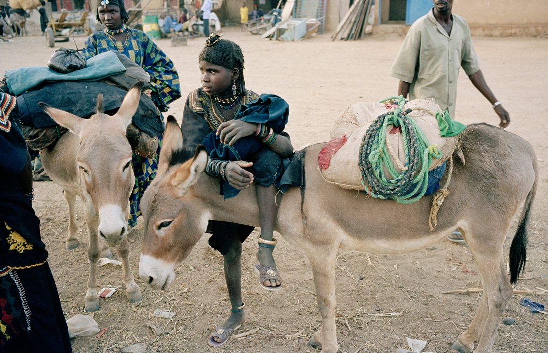 NIGER. Ayorou. Slave girls known as Bellas in the village near the border with Mali called Ayorou. 2005.